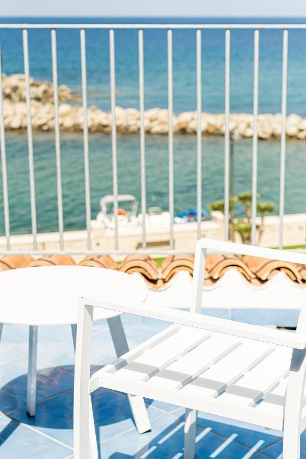 Апартаменты Racconti Dal Mare Санта-Мария-ди-Кастеллабате Экстерьер фото